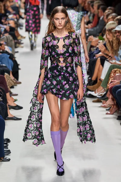 Look 15